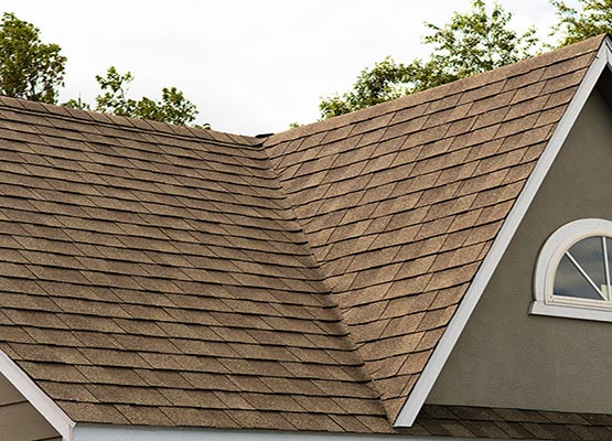 Installed asphalt shingles roof